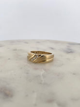 Load image into Gallery viewer, Men’s 3 Stone Ring- YG
