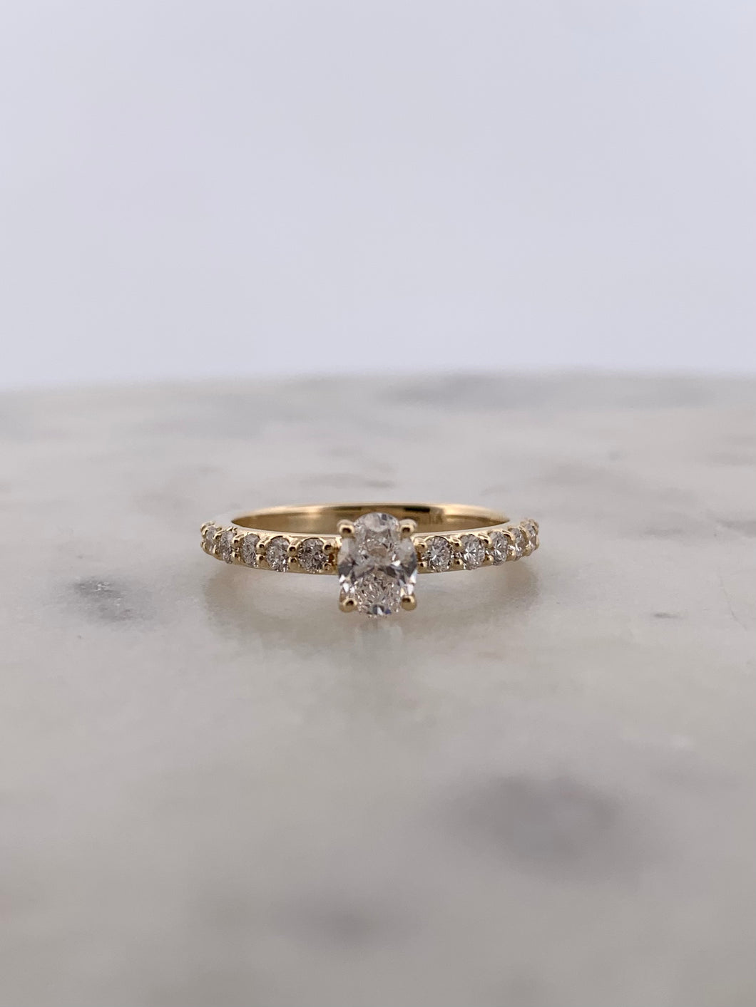 Oval- Engagement YG